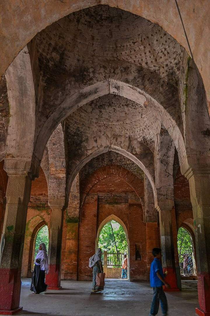 নয় গম্বুজ মসজিদ — ছবি 3