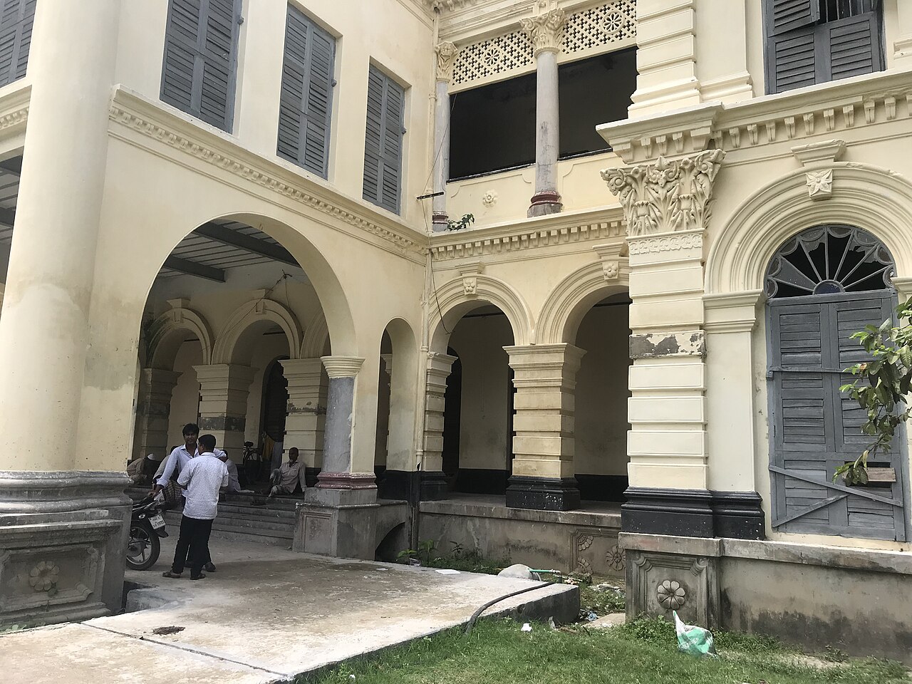 তাড়াশ জমিদার বাড়ি — ছবি 2