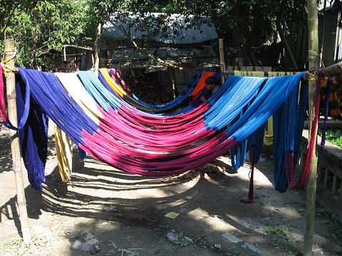 তাঁতের শাড়ি ও লুঙ্গি
